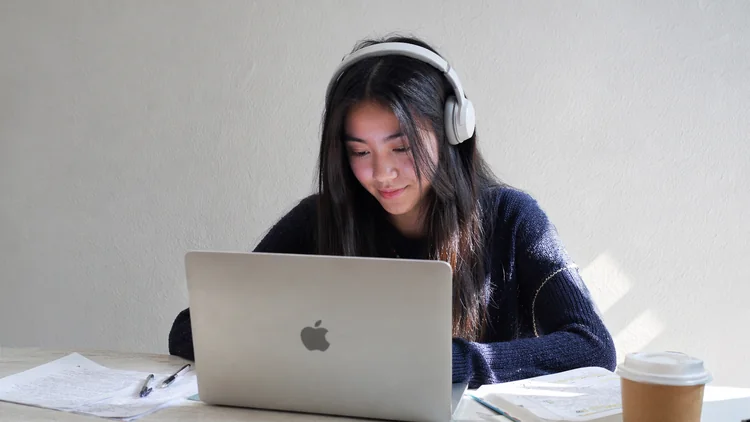 Student completing an online driver education course
